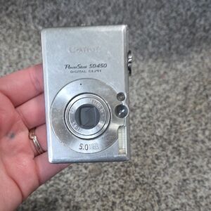 Canon PowerShot SD450 Digital Camera - Sleek Silver